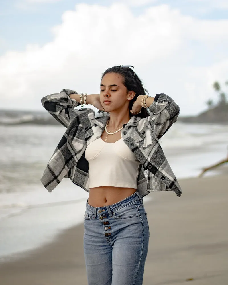 Zeagoo Flannels for Women Cropped Shacket Jacket Fashion Plaid Button Down Shirt 2023 Fall Coat Tops
