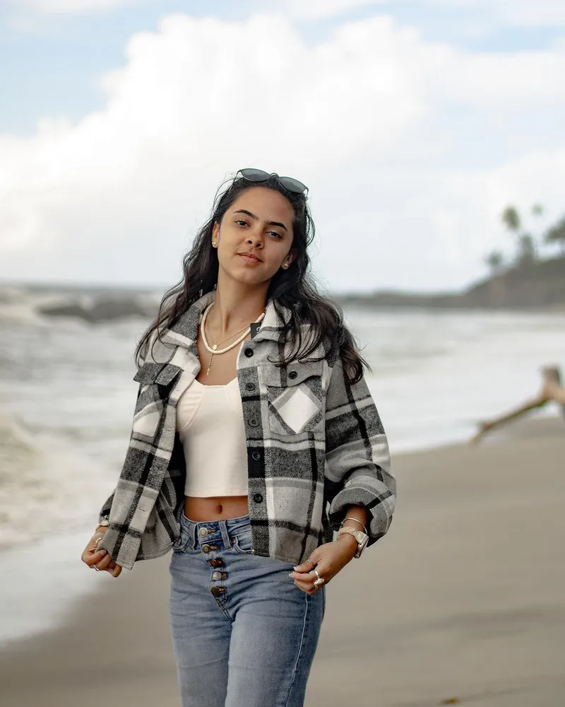 Zeagoo Flannels for Women Cropped Shacket Jacket Fashion Plaid Button Down Shirt 2023 Fall Coat Tops